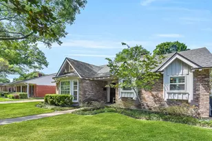 10026 Overbrook Ln, Houston, TX 77042 - Photo 3