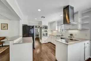 10026 Overbrook Ln, Houston, TX 77042 - Photo 13