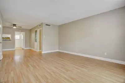 1807 Stoney Brook Drive #204, Houston, TX 77063 - Photo 5