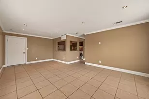 2201 Fountain View Dr, Houston, TX 77057 - Photo 5