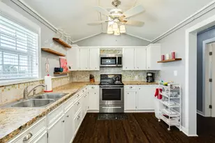 707 Pompano Ln, Freeport, TX 77541 - Photo 17