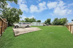 810 Lucky St, Houston, TX 77088 - Photo 3