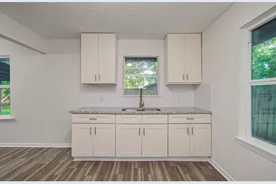 5634 Ridgeway Drive, Houston, TX 77033 - Photo 21