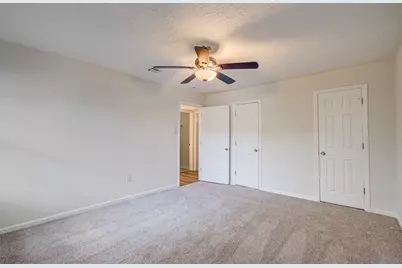 5634 Ridgeway Drive, Houston, TX 77033 - Photo 25