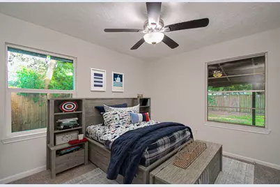 5634 Ridgeway Drive, Houston, TX 77033 - Photo 31