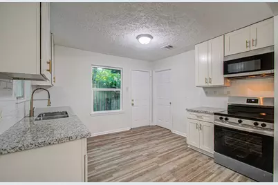 5634 Ridgeway Drive, Houston, TX 77033 - Photo 23