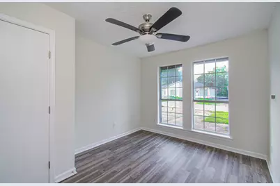 5634 Ridgeway Drive, Houston, TX 77033 - Photo 11