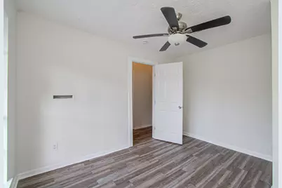 5634 Ridgeway Drive, Houston, TX 77033 - Photo 11