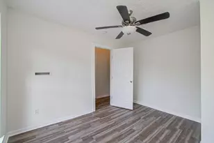 5634 Ridgeway Dr, Houston, TX 77033 - Photo 11