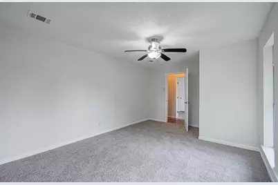 5634 Ridgeway Drive, Houston, TX 77033 - Photo 9