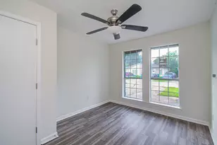 5634 Ridgeway Dr, Houston, TX 77033 - Photo 9