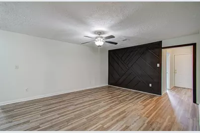 5634 Ridgeway Drive, Houston, TX 77033 - Photo 13