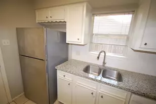 3107 Jenny Dr, Sugar Land, TX 77479 - Photo 9