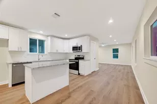 404 W Homan St, Baytown, TX 77520 - Photo 9