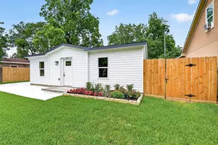 404 W Homan St, Baytown, TX 77520 - Photo 3