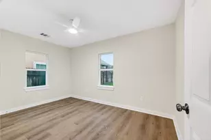 404 W Homan St, Baytown, TX 77520 - Photo 25