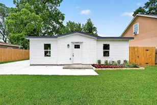 404 W Homan St, Baytown, TX 77520 - Photo 1