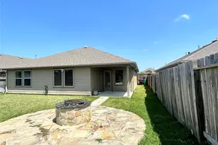 3923 Hawaiian Ct, Baytown, TX 77521 - Photo 5