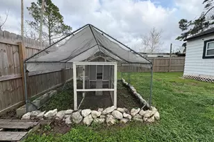 406 N Fig St, Sweeny, TX 77480 - Photo 15