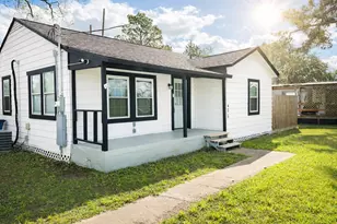 406 N Fig St, Sweeny, TX 77480 - Photo 1