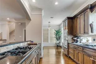 944 W 22nd St, Houston, TX 77008 - Photo 9