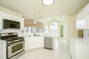 9502 Coast Bridge St, Houston, TX 77075 - Photo 9