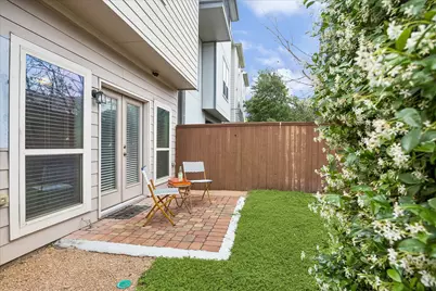 1702 Oak Leaf Pass Drive, Houston, TX 77055 - Photo 3