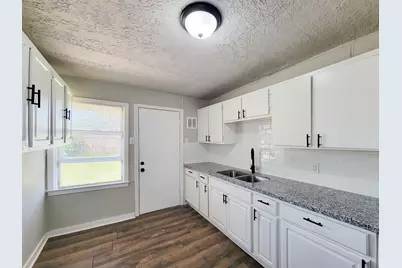 5815 Southseas Street, Houston, TX 77033 - Photo 11