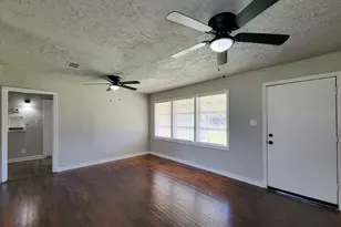 5815 Southseas St, Houston, TX 77033 - Photo 3