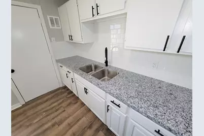 5815 Southseas Street, Houston, TX 77033 - Photo 13