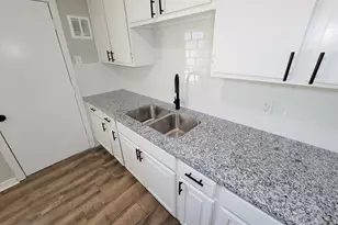 5815 Southseas St, Houston, TX 77033 - Photo 13