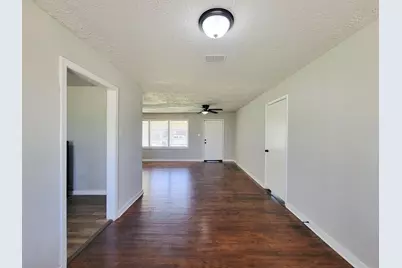 5815 Southseas Street, Houston, TX 77033 - Photo 9