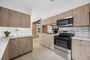 7802 Gulfton St, Houston, TX 77036 - Photo 9