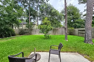 147 W Russet Grove Cir, The Woodlands, TX 77384 - Photo 3
