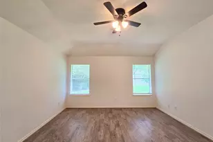 147 W Russet Grove Cir, The Woodlands, TX 77384 - Photo 19