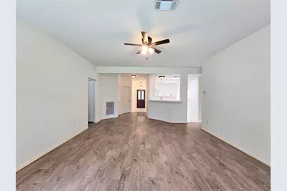 147 W Russet Grove Circle, The Woodlands, TX 77384 - Photo 11