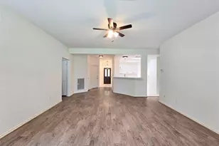 147 W Russet Grove Cir, The Woodlands, TX 77384 - Photo 11