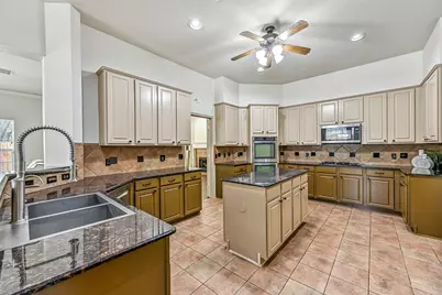 800 W Lake Circle, Friendswood, TX 77546 - Photo 15