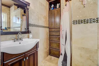 110 Daisy Street, Lake Jackson, TX 77566 - Photo 21