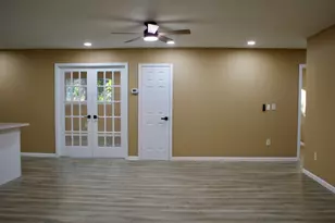 206 Hillcrest Dr, Conroe, TX 77303 - Photo 7