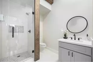 214 Welch St, Houston, TX 77006 - Photo 15