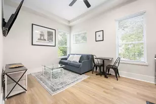 214 Welch St, Houston, TX 77006 - Photo 9