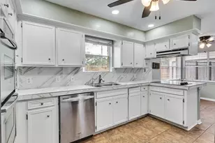 15703 Crestbrook Dr, Houston, TX 77059 - Photo 19