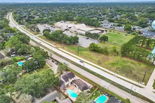 15703 Crestbrook Dr, Houston, TX 77059 - Photo 11