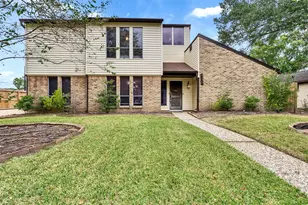 15703 Crestbrook Dr, Houston, TX 77059 - Photo 5