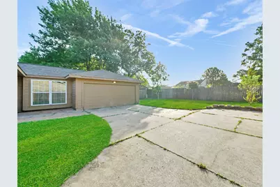 817 Willow Creek Drive, La Porte, TX 77571 - Photo 17