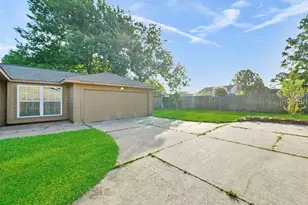 817 Willow Creek Dr, La Porte, TX 77571 - Photo 17