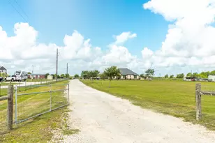 2180 County Rd 212, Angleton, TX 77515 - Photo 3