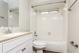 302 Dunford Ct, Highlands, TX 77562 - Photo 11