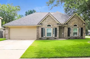 302 Dunford Ct, Highlands, TX 77562 - Photo 1